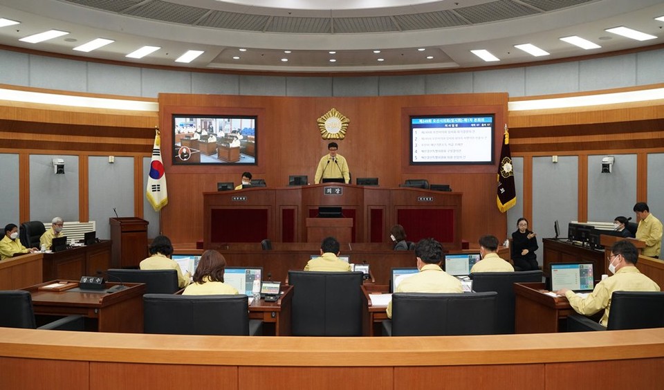 오산시가 코로나19 확산에 따른 위기 극복 차원에서 23만 명 시민 모두에게 10만원씩 재난기본소득을 지급합니다.제공=오산시의회 오산시가 코로나19 확산에 따른 위기 극복 차원에서 23만 명 시민 모두에게 10만원씩 재난기본소득을 지급합니다.▲제공=오산시의회