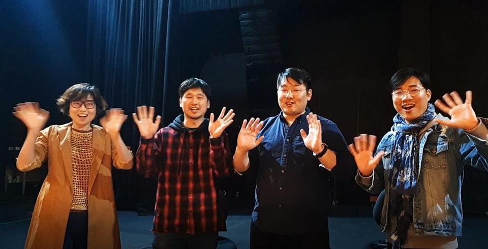 왼쪽부터 매홀고 교사 유수미, 음향감독 임승택, 조명감독 홍준석, 무대감독 이재근 왼쪽부터 매홀고 교사 유수미, 음향감독 임승택, 조명감독 홍준석, 무대감독 이재근