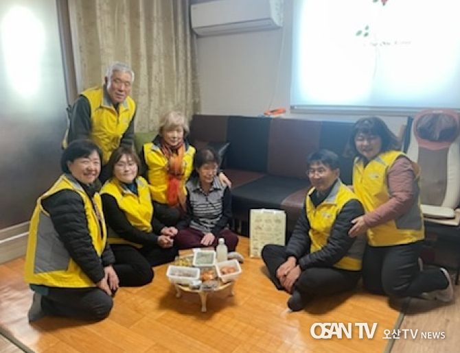 평택시 오성면 지역사회보장협의체, 홀몸 어르신에게 생신상과 건강음료 지원