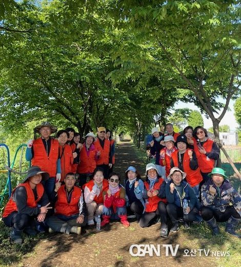 진위면 주민자치회 진위천 관방제림 제초 작업 솔선수범