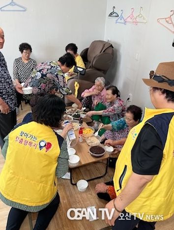 평택시 안중읍 지역사회보장협의체, 무더위 속 시원한 팥빙수 나눔 행사 시행