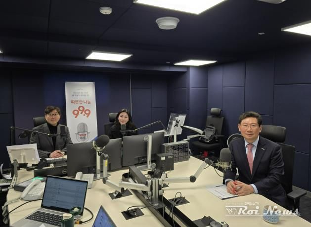 이상일 용인특례시장이 10일 OBS라디오에 출연해 시민의 생활과 직결된 문제와 반도체산업의 전망 등에 대해 이야기했다