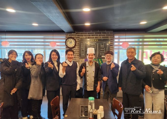 군포시의회 의원들은 15일 ‘군포시 착한가격업소’ 이용 활성화에 앞장서기 위해 금정동 소재 중식점 미향을 방문해 점심을 했다.