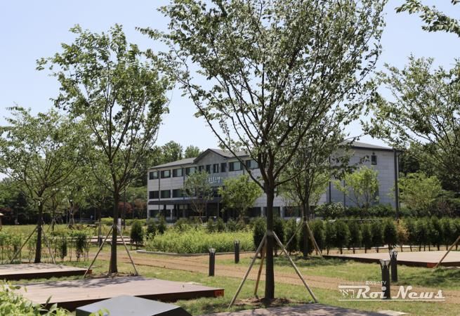 광복80주년 맞이 수원유스호스텔 태극기 달기 캠페인 '모두 함께 만드는 작은 독립의 상징'