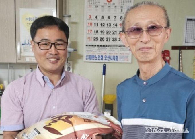 오산시 초평동, 폭염 속 경로당 어르신 안부 살펴…백미 전달로 따뜻한 위로