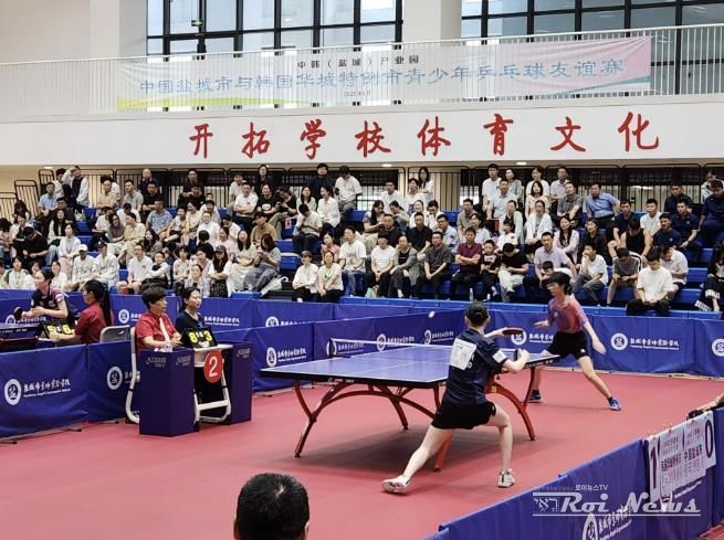 화성도시공사 탁구단이 중국 옌청시 탁구단과 친선경기를 하고 있다