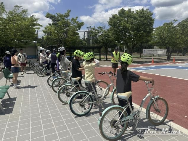만석공원에서 ‘만석공원 자전거 안전교육’을 하고 있다.