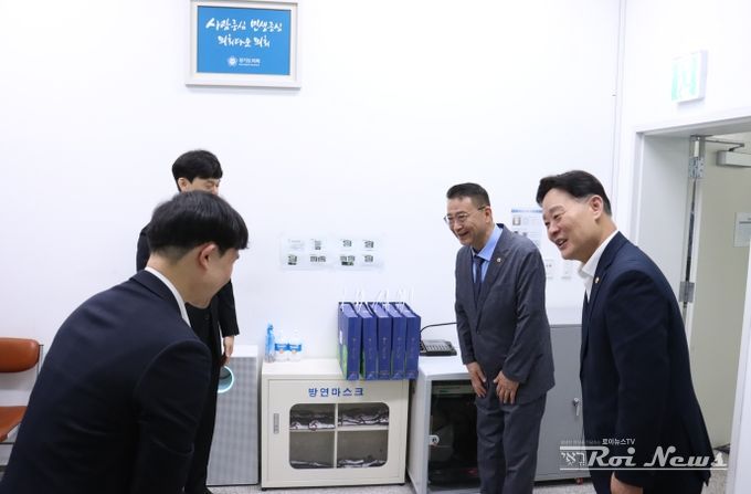 백현종 경기도의회 국민의힘 대표의원, 추석 앞두고 최종현 더불어민주당 대표와 도의회 현업부서 직원 격려 나서