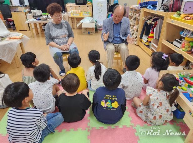 이동읍지역사회보장협의체가 용천초등학교 병설유치원에서 다문화가정 아이들을 대상으로 특별수업을 진행했다.